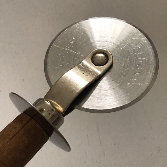 Bonny USA Pizza Cutter - Picture 2 of 3
